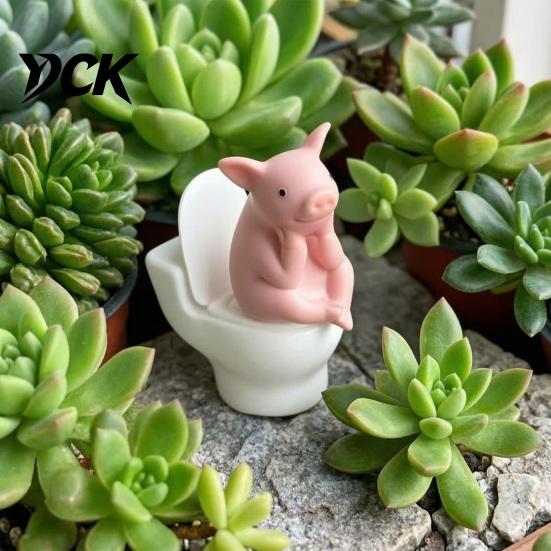 Thinking Pig Ornament Miniature Pink Toilet Figurine, Sitting on Statue Statue, Cartoon Farm Animal Decoration for Home, Office, Bathroom