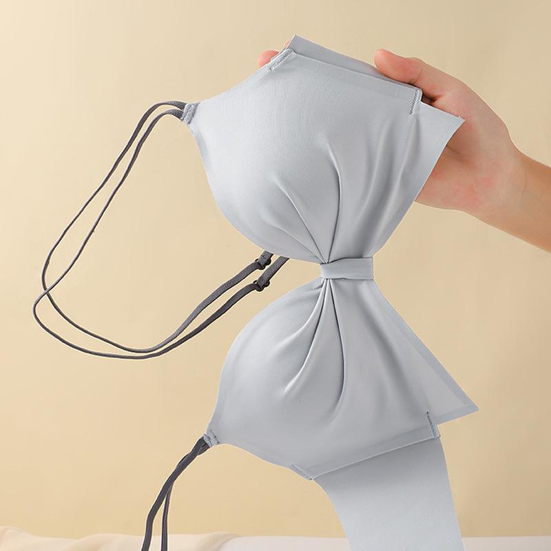 One-piece seamless underwear, small breasts gathered to show a large smooth surface without steel rings, traditional seamless gathered anti-sagging