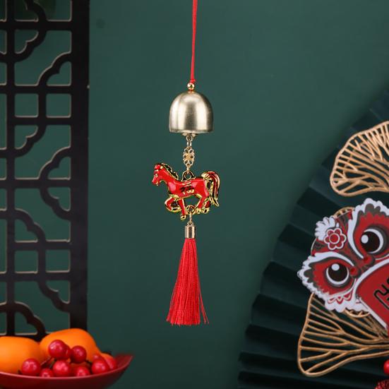 Кулон Лошадь на Китайский Новый год 2026 Фэн-шуй Амулет Зодиакального животного Подвесное украшение с кисточкой и колокольчиком для Удачи Богатства Успеха Дом Магазин Дверь Окно