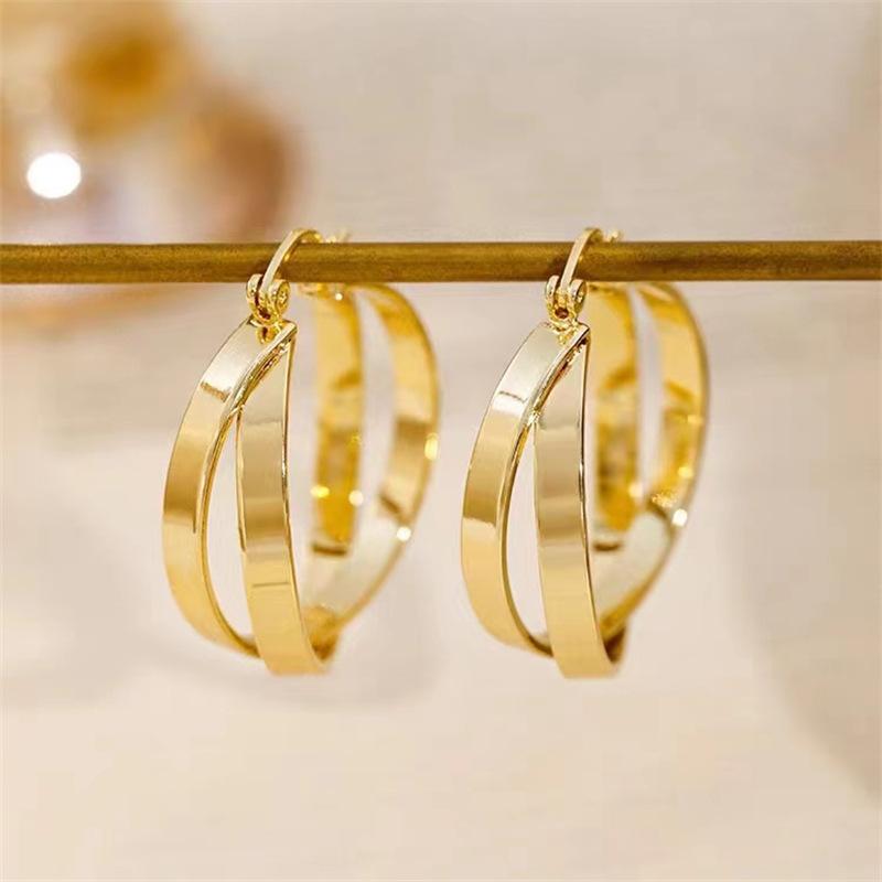 European and American fashion high-end atmospheric earrings trendy cool earrings versatile personalized party big earrings exquisite commuter earrings