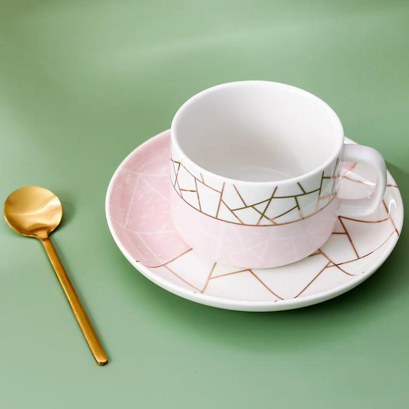 Кофейная чашка и тарелка в скандинавском стиле, набор из двух предметов, расписная золотая кружка, керамическая чашка для воды, кофейная чашка, чашка для завтрака, чашка для молока