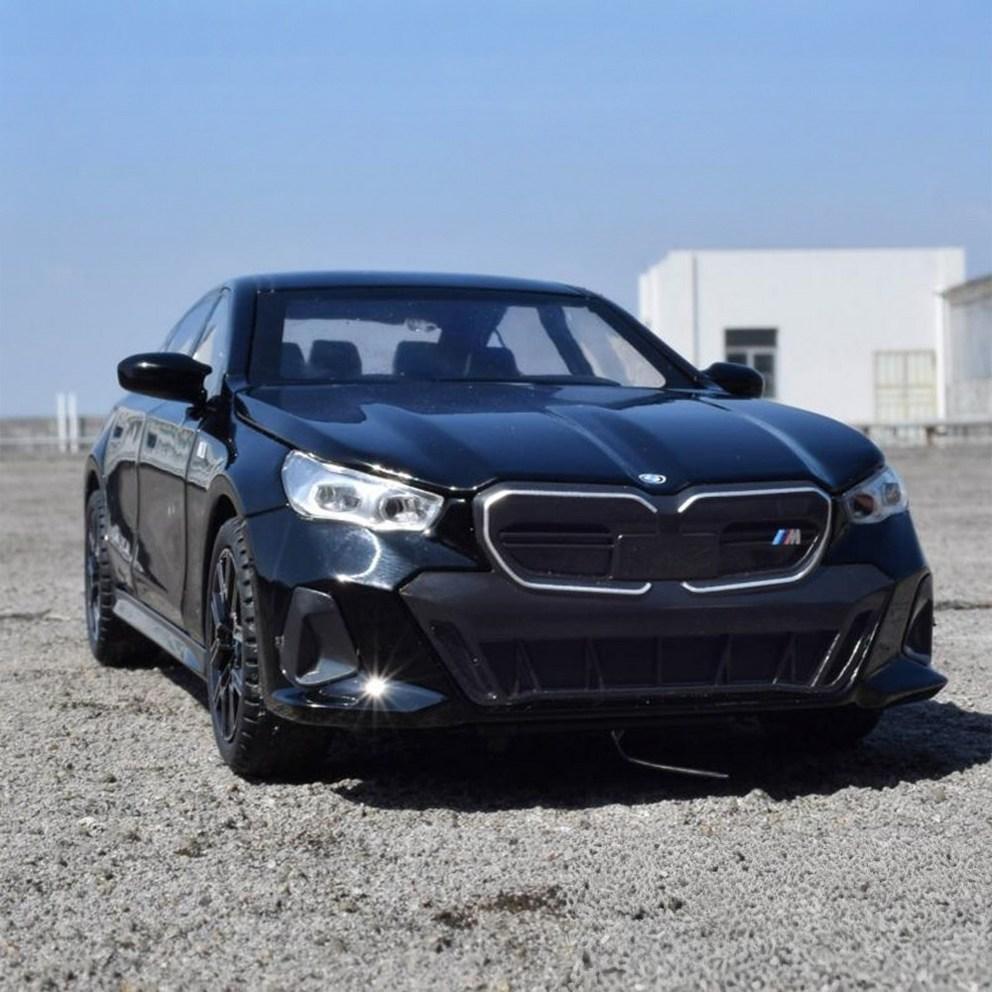 Mycar 1:24 Scale Die-cast Alloy BMW i5 M60 Model Car Collector's Figure - Black