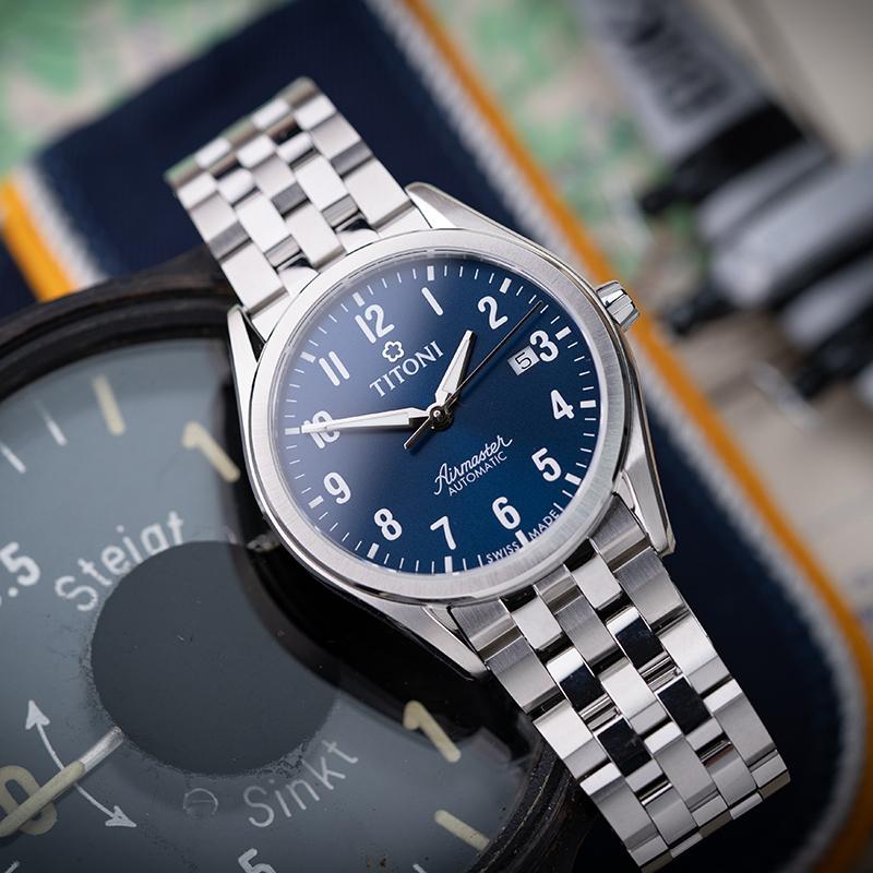 Titoni Цветок сливы Серия Airmaster Автоматический механический механизм Модный повседневный Синий циферблат Корпус из нержавеющей стали Ремешок из нержавеющей стали 83906 S-701