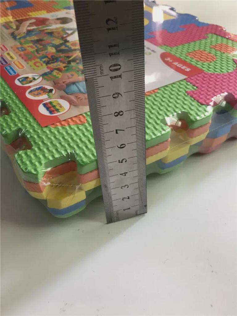 Большой коврик-пазл с русским, арабским и испанским алфавитом - 36 деталей, 14 см каждая