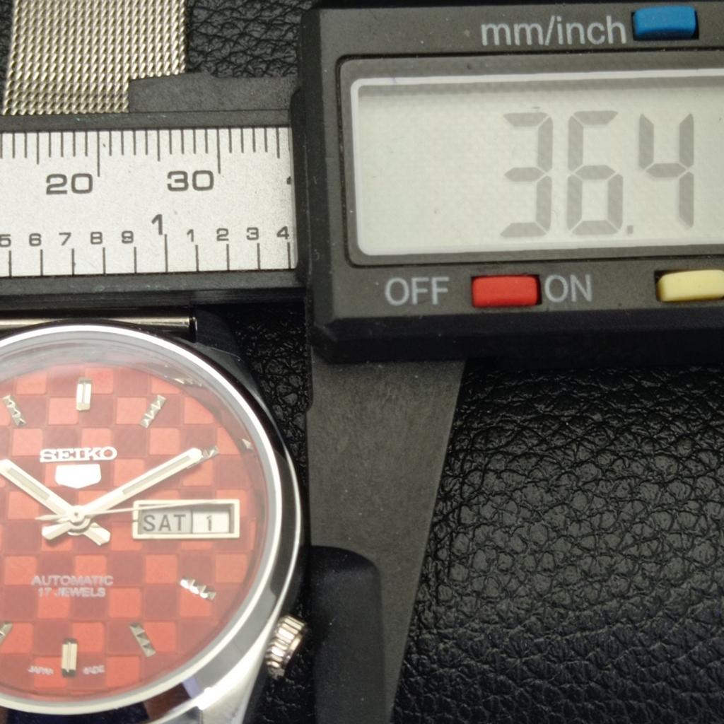 ВОССТАНОВЛЕННЫЕ МУЖСКИЕ ЧАСЫ SEIKO 5 AUTOMATIC, СДЕЛАНО В ЯПОНИИ, КРАСНЫЙ ЦИФЕРБЛАТ, ИЗГОТОВЛЕНЫ НА ЗАКАЗ a440104-2 QV90-a440104