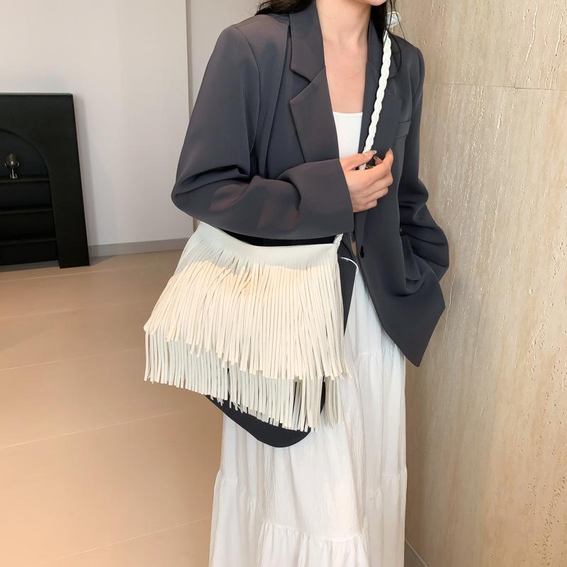 Ретро нишевая модная сумка женская новинка 2024 года, сумка с бахромой, фактура, повседневная, большой емкости, косая сумка через плечо