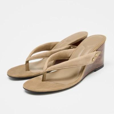 Модные шлепанцы-вьетнамки с круглым носком и открытым носком для пляжа, летние новинки для улицы, универсальные, не утомляющие ноги, сандалии на высоком каблуке с зажимом для пальца