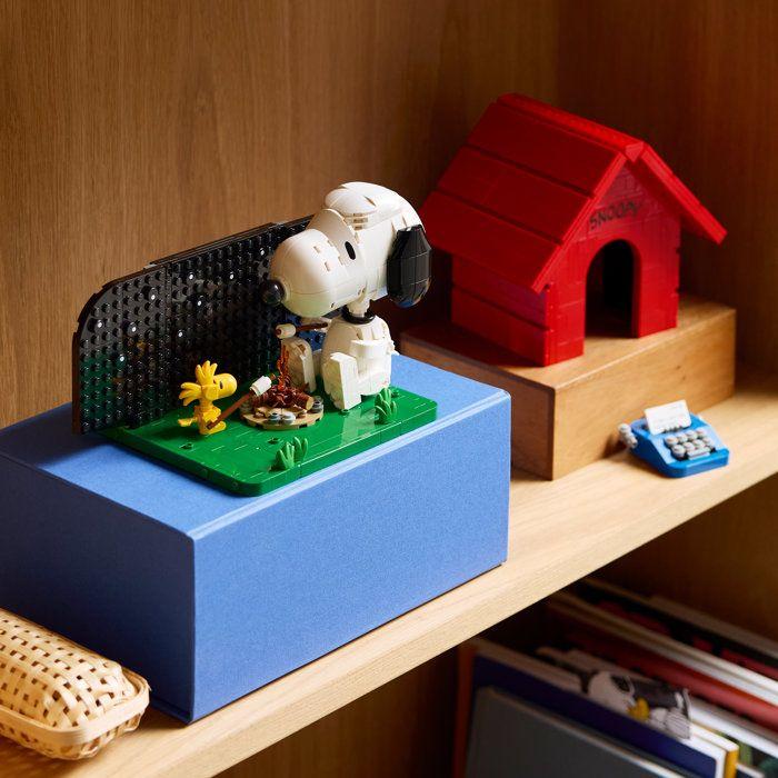 LEGO Ideas 21368 Peanuts : La Niche de Snoopy - Set de Construction Adulte - Décoration