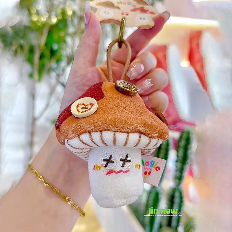 Стильный мини-брелок в виде гриба из плюшевого материала, идеально подходящий для смены помады и