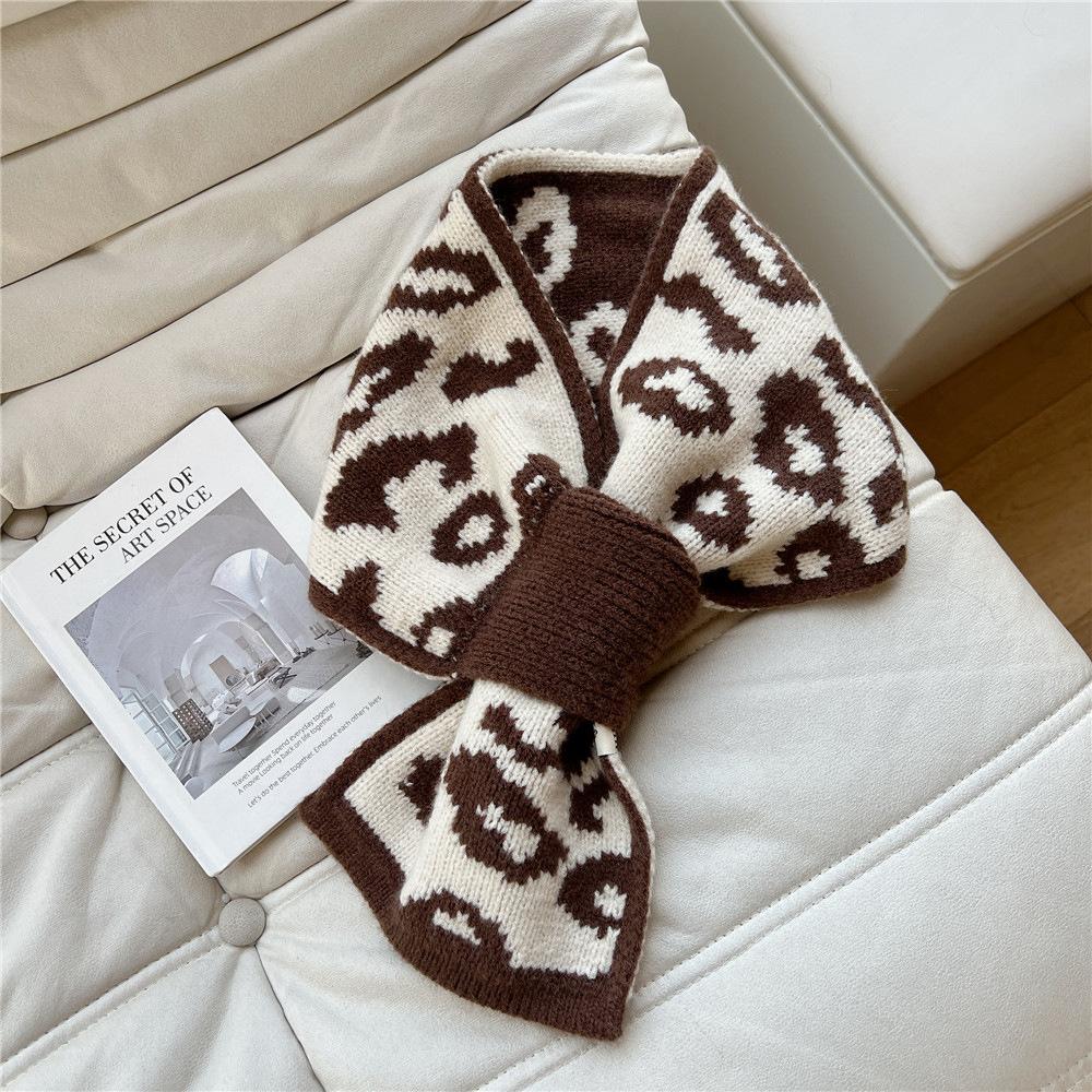 New Style Cross Shaped Small Scarf For Women In Spring Autumn Summer Fashionable Temperament Tied Bag Headband Decorative Scarf