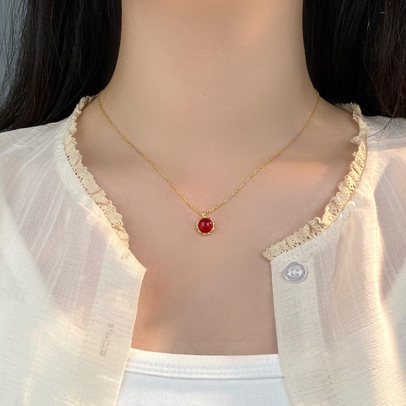 Изысканное красное круглое ожерелье для женщин, роскошное и роскошное, демонстрирующее белый темперамент, универсальная цепочка на ключицу