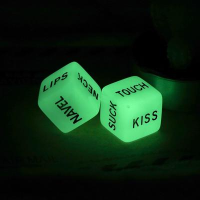 2 шт. 6 боковые эротические светящиеся игральные кости пары игрушки для флирта осанка руководство по осанке ночные огни игральные кости