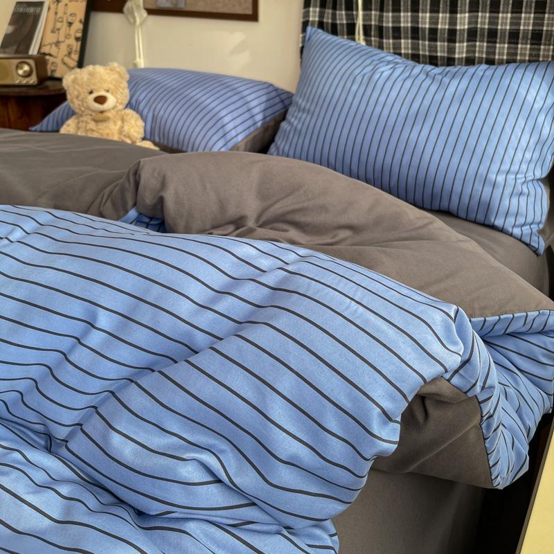 Three-piece striped checkered down quilt set, including a down quilt cover and a pair of pillowcases (without filling), suitable