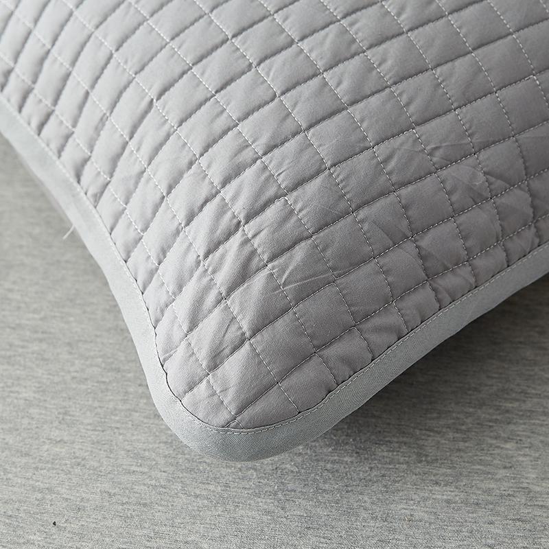 Наволочки из однотонного хлопка в минималистичном стиле приятны для кожи и дышат, мягкие, удобные и гладкие, в одной упаковке