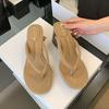 Модные женские шлепанцы Обувь Женские танкетки Шлепанцы Обувь Новинка 2025 Модные с круглым носком Женские босоножки на каблуке Шлепанцы Обувь