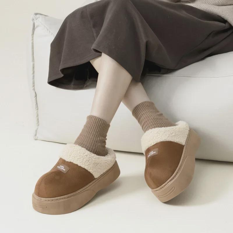 Женские хлопковые тапочки на толстой подошве 2024 г.: Зимний мех, нескользящий, для использования в помещении и на улице, увеличивающий рост