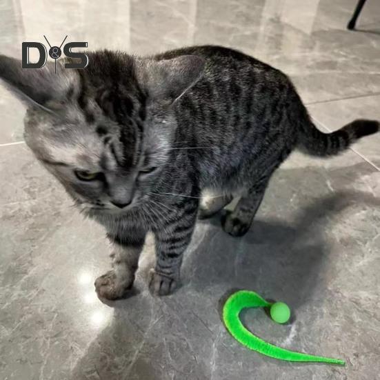 Интерактивный прыгучий мяч с хвостом, разноцветный пушистый червяк, прыгучий мяч для кошек, игрушка для преследования кошек в помещении в виде радужного червяка