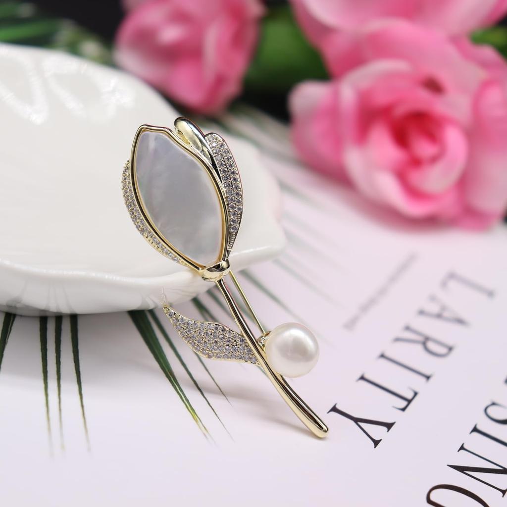 Брошь-тюльпан из пресноводного жемчуга, корсаж из натуральной морской ракушки и циркона. Подарок для женщины на вход. В комплекте с подарочным футляром. Церемонии, выпускные,