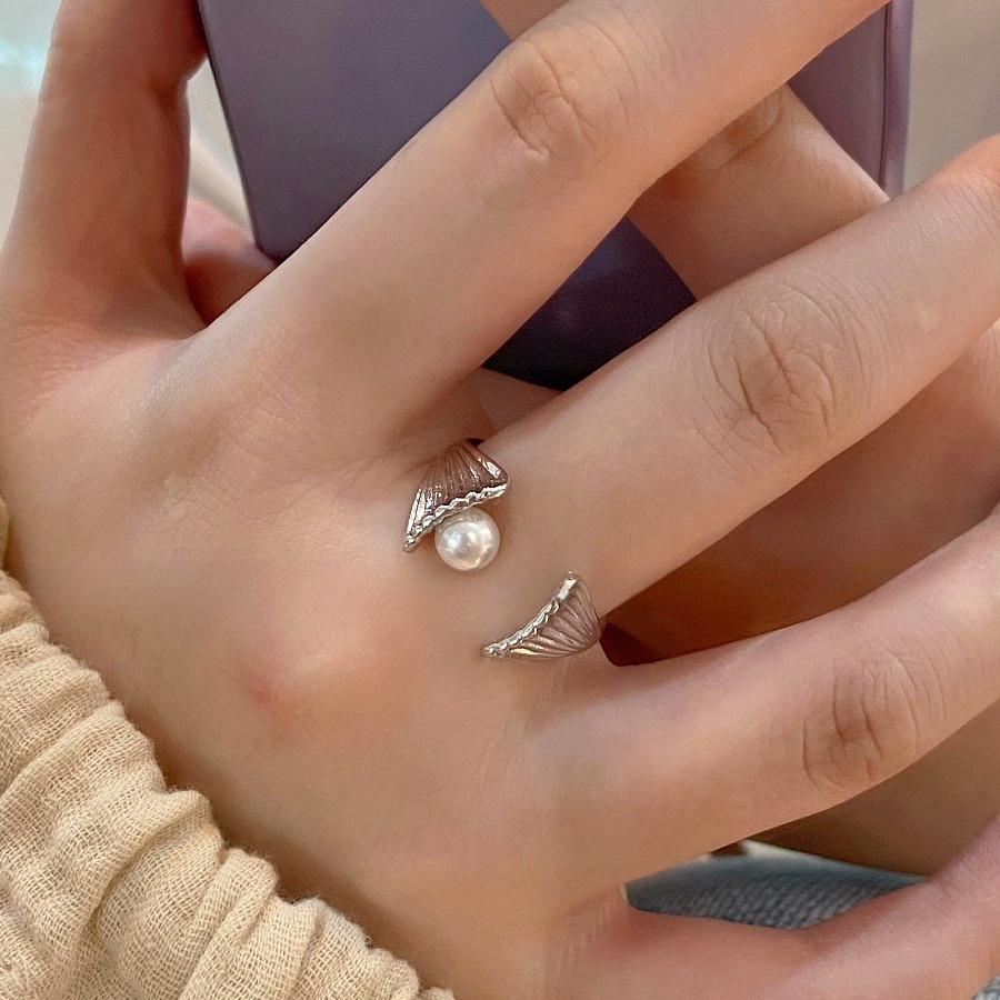 Женское кольцо на указательный палец класса люкс из стерлингового серебра 925 пробы с неправильной формы драгоценным камнем - Не тускнеющее, регулируемое, с легким нишевым дизайном.