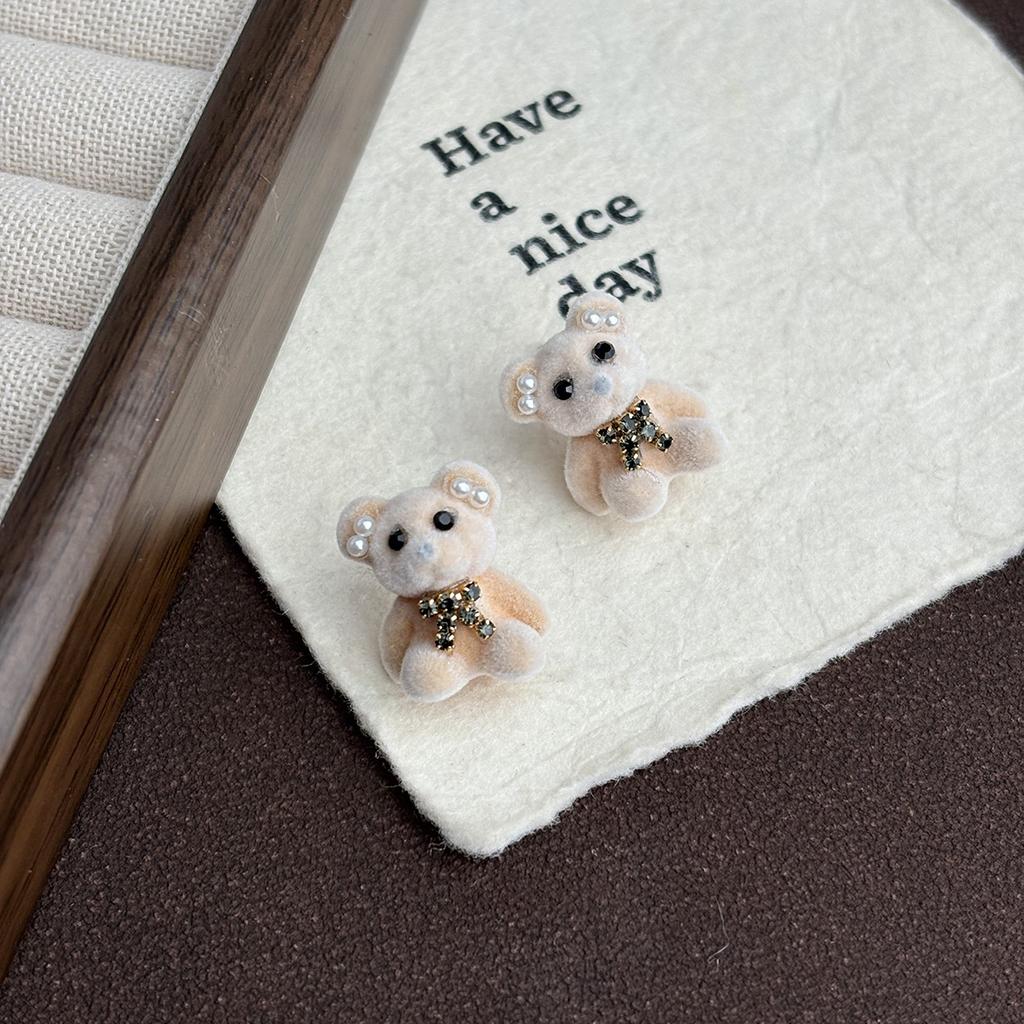 Silver Needle Fashion Cute Delicate Flocking Bear Earrings Autumn and Winter Premium Earrings Korean Sweet Girl Heart Earrings