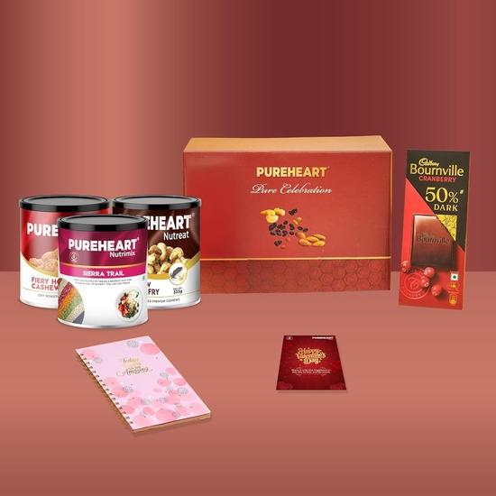 PUREHEART Подарочная корзина на День святого Валентина для него и нее | Премиальная подарочная коробка с сухофруктами, Кешью с перцем (по 333 г) & Смесь для trail running (454 г)