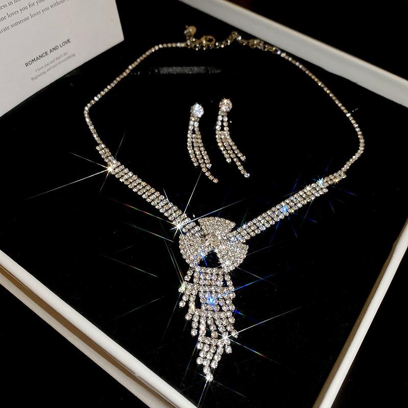 European & American Luxury Zircon Jewelry Set: Retro Clavicle Chain Necklace, Versatile Fashion Accessory