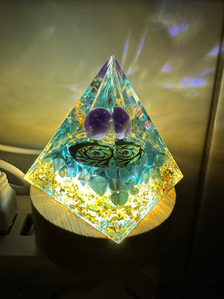 Pyramid Orgonite + Led Lamp Base 5Cm Crystal Stones Amulet 5Cm Hx07