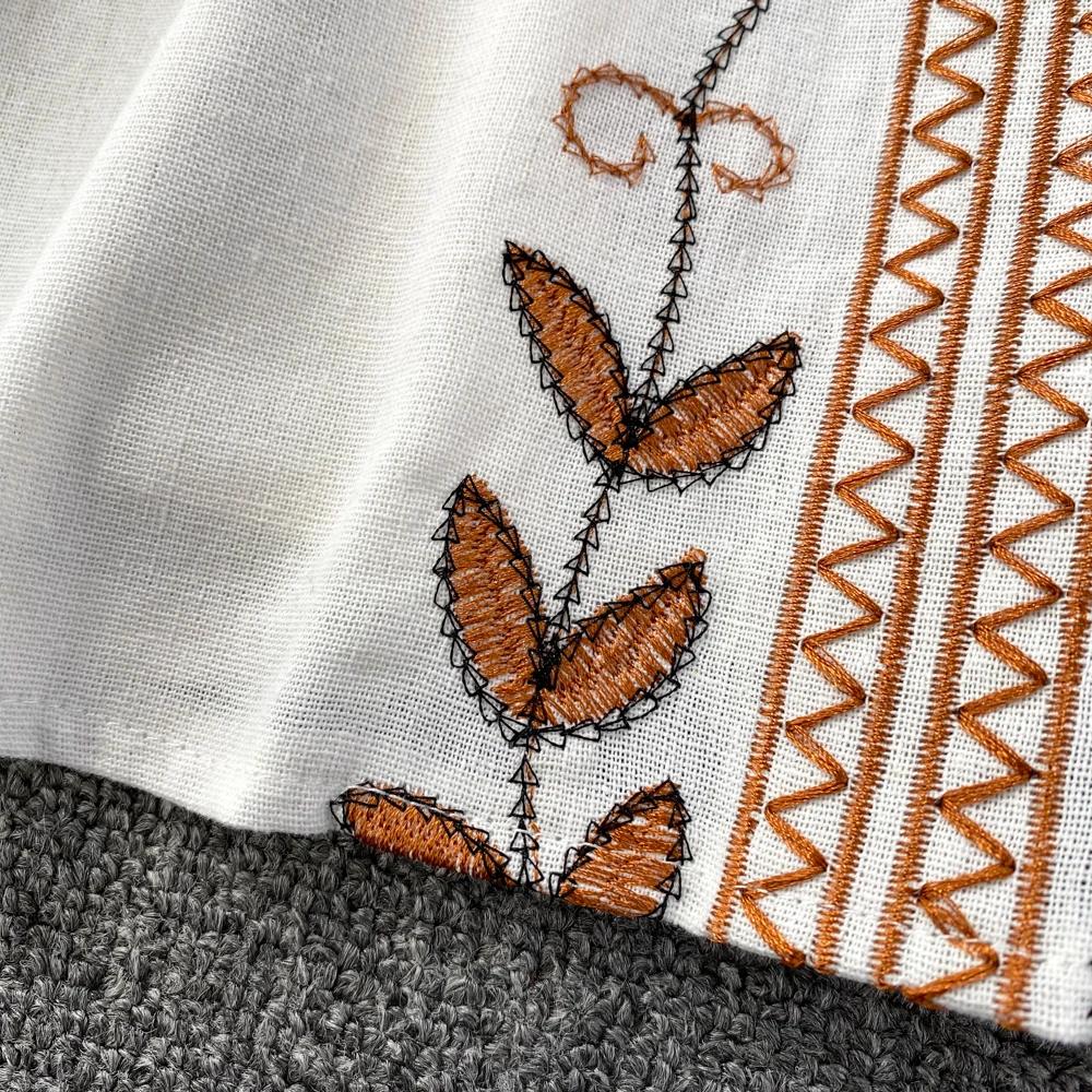 Блузка женская свободного кроя с круглым вырезом, цветочной вышивкой и рукавами-фонариками в этническом стиле, весенне-осенняя