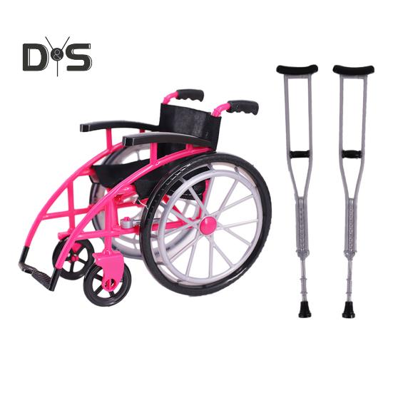 Мини-игрушка в виде инвалидной коляски для кукольного домика Миниатюрная модель с костылями Украшение дома DIY Поделки Песочный столик Аксессуары Игрушки для инвалидной коляски Мини-костыли