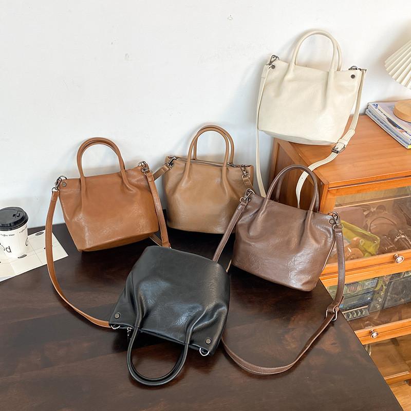 IELGY Retro Oil Wax Leather Simple Mori Style Shoulder Messenger Bag