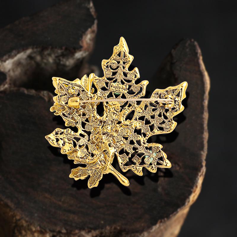 Брошь 'Кленовый лист с каплями' Модная эмалевая булавка-лист Личность Растение Кошачий глаз Брошь Женские Ретро Аксессуары для одежды
