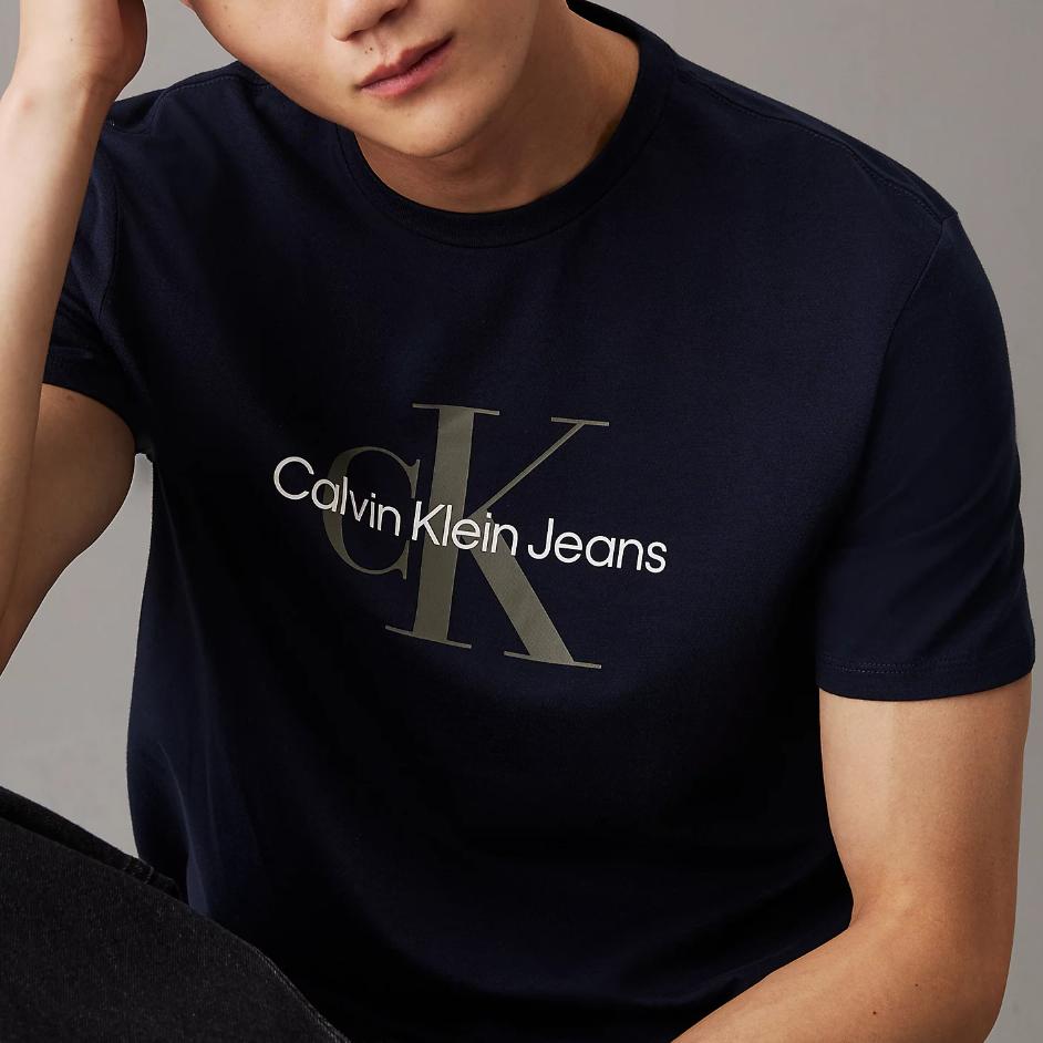 Calvin Klein Удобная повседневная футболка с круглым вырезом и коротким рукавом с буквенным принтом, мужские топы, темно-сапфировый цвет 00040EM286-CEF