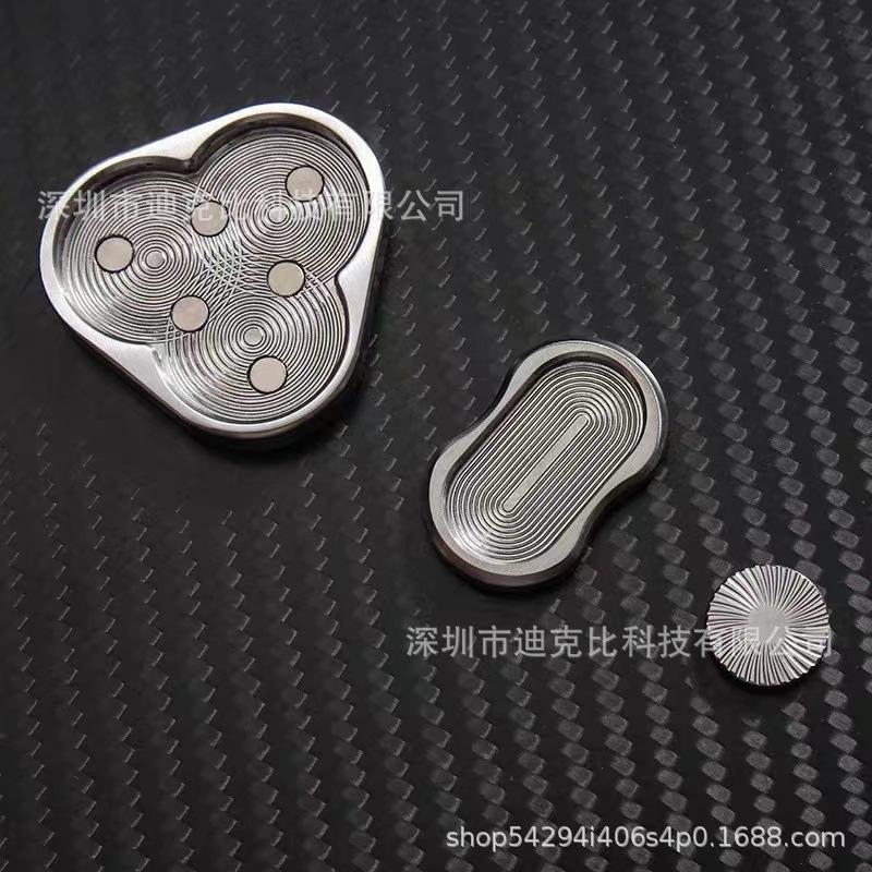 Треугольная серебристая антистресс фиджет-карта: Портативная EDC Пуш-монета для складывания и релаксации