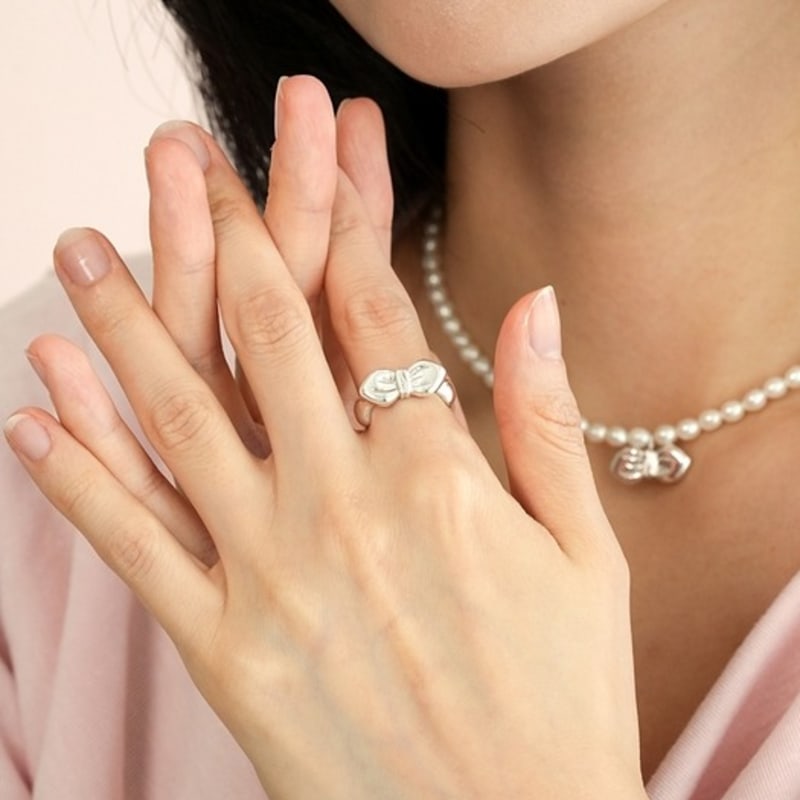 BELLOOGGI Bold ribbon ring