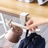 Прочный регулируемый настольный крючок для организации рюкзаков, бутылок с водой, зонтов. Изготовлен из углеродистой стали. Настольный вешалка