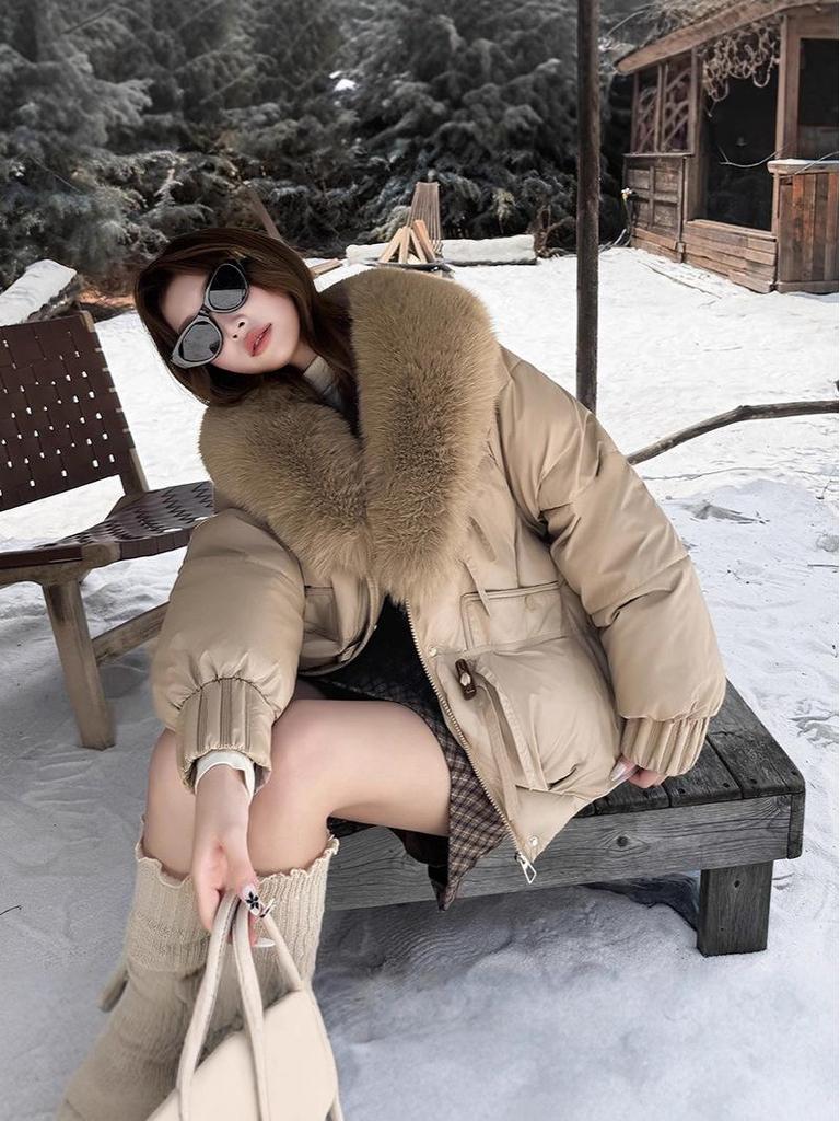 2025 Winter Women's Fashionable Short Cotton Jacket with Removable Fur Collar - Age-Reducing, Loose, Photogenic & Thickened Design