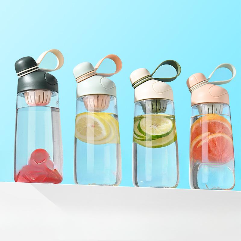 In Summer, Large-capacity Plastic Cups Are Cute and High-valued, and Ladies Conveniently Take Portable Cups for Outdoor Sports Kettles.