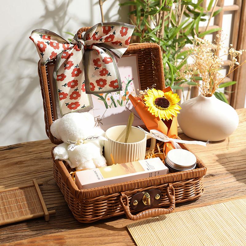 Premium Wellness Souvenir Women Birthday Home Spa Relax Occasion Woven Storage Basket Blanket Cup Comb Beauty Guasha Gift