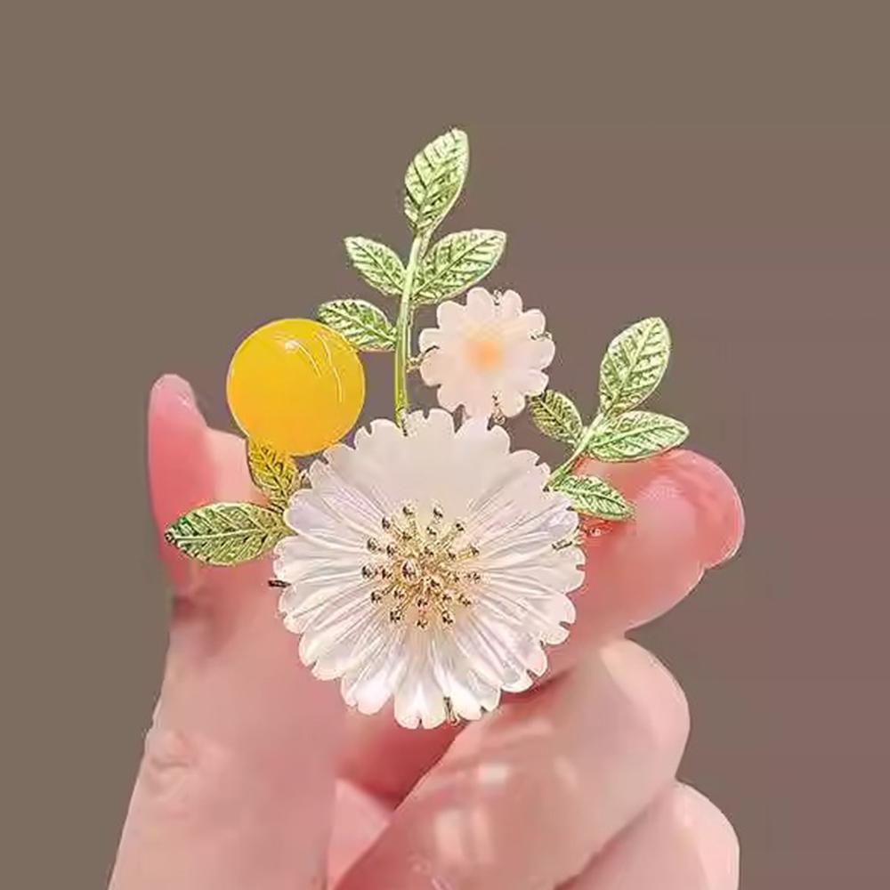White Daisy Flower Brooches Women Metal Bouquet Brooch Pin Pastoral Jewelry Gifts Party Clothes Accesories