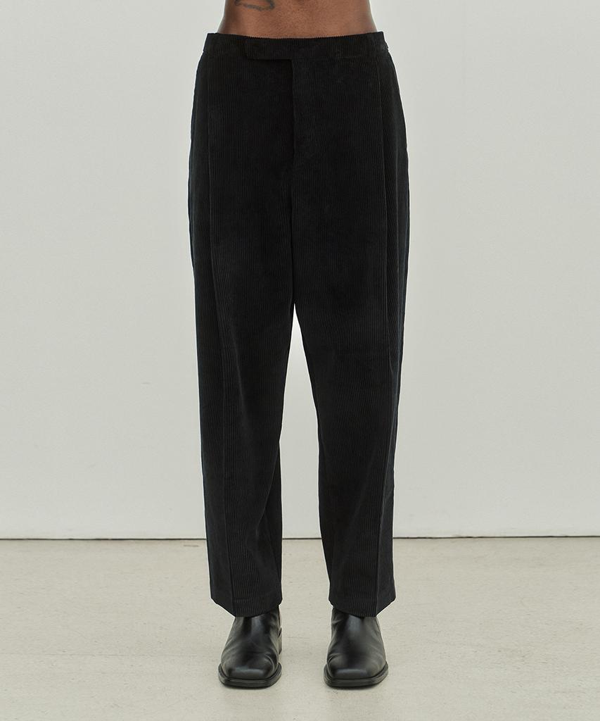 NOIRER Corduroy One-Pleat Wide Pants (Black)