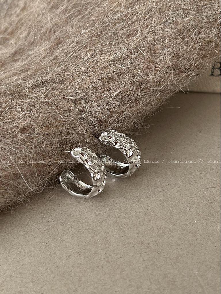 Gold Irregular High-End Women's Stud Earrings 2025: Unique Niche Design Ear Hoops