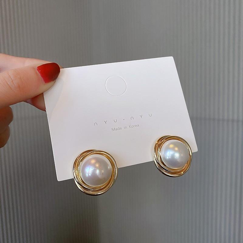 Silver needle light luxury Spice Girl pearl stud earrings temperament retro super flash earrings women's fashion high sense personalized earrings