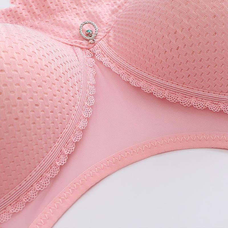 Тонкий немагнитный топ большого размера с антибликовым покрытием и полной чашкой. Бюстгальтер с закрытой грудью без стального кольца. Удобный дышащий бюстгальтер с защитой от провисания.