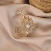 Цветочная жемчужная сплавная брошь, Роскошный высококлассный аксессуар-булавка, Хорошо сочетается с корсажами для одежды