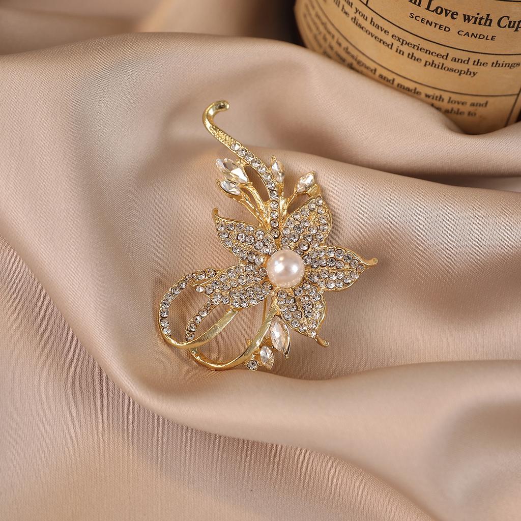 Цветочная жемчужная сплавная брошь, Роскошный высококлассный аксессуар-булавка, Хорошо сочетается с корсажами для одежды