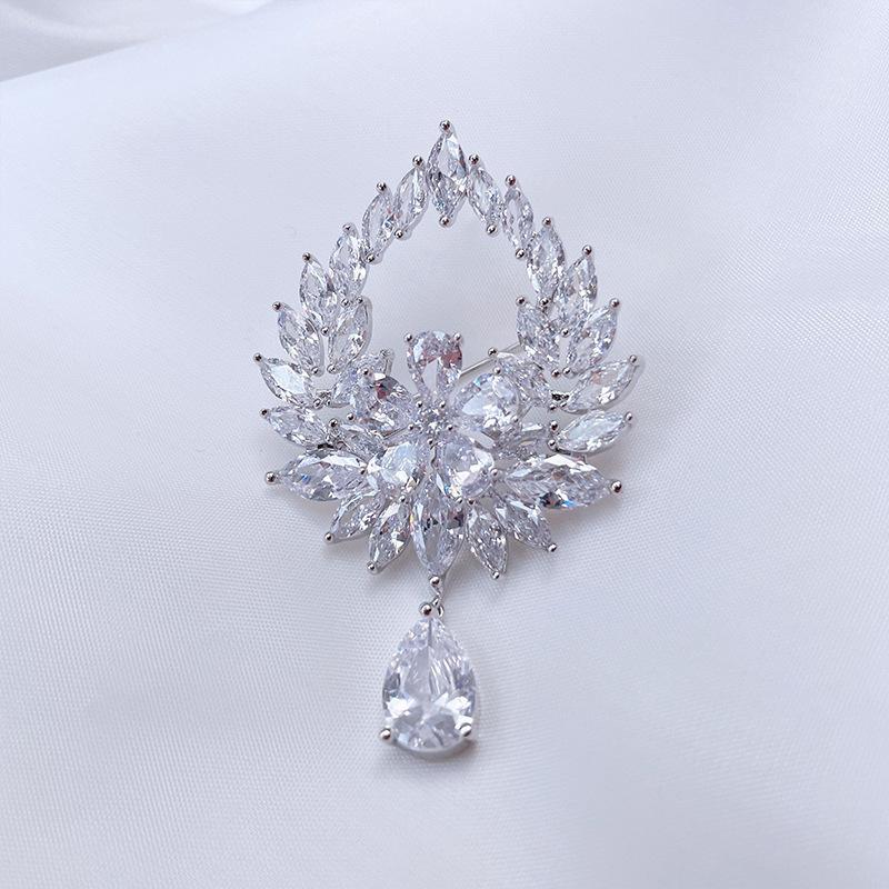Vintage Teardrop Rhinestone Brooch Statement Pin for Fashionable Party Wear