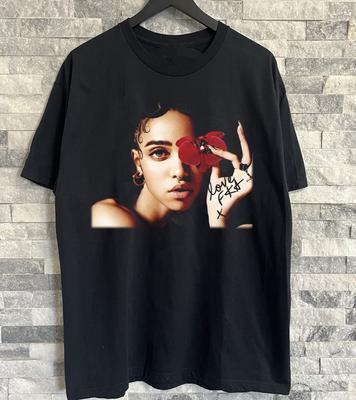 Редкая футболка с коротким рукавом FKA twigs с автографом. Все размеры от S до 5XL. AR1499. Унисекс.