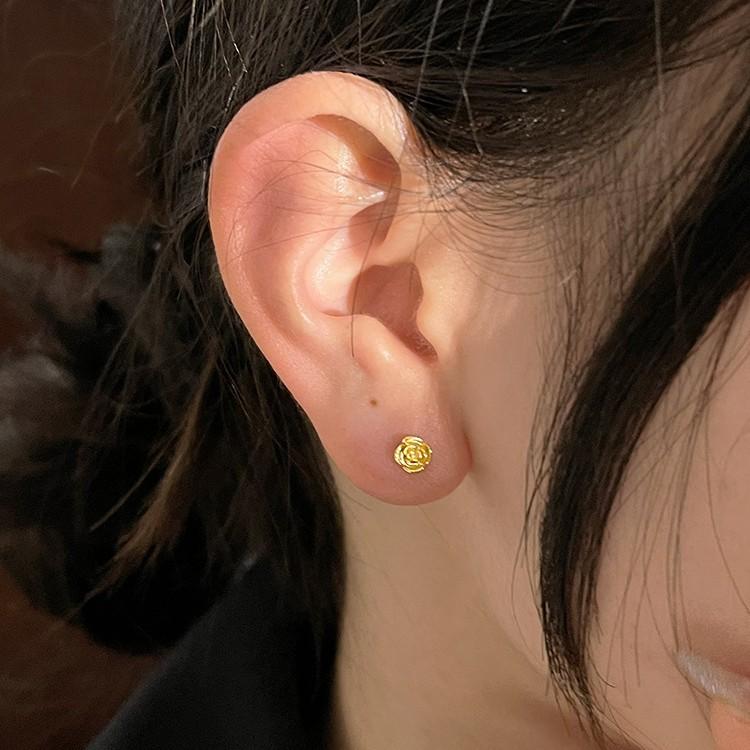 Маленькие серьги-пусеты в виде цветка розы, женские, нишевый дизайн, персонализированные серьги, легкая роскошь, высококлассные серьги с темпераментом