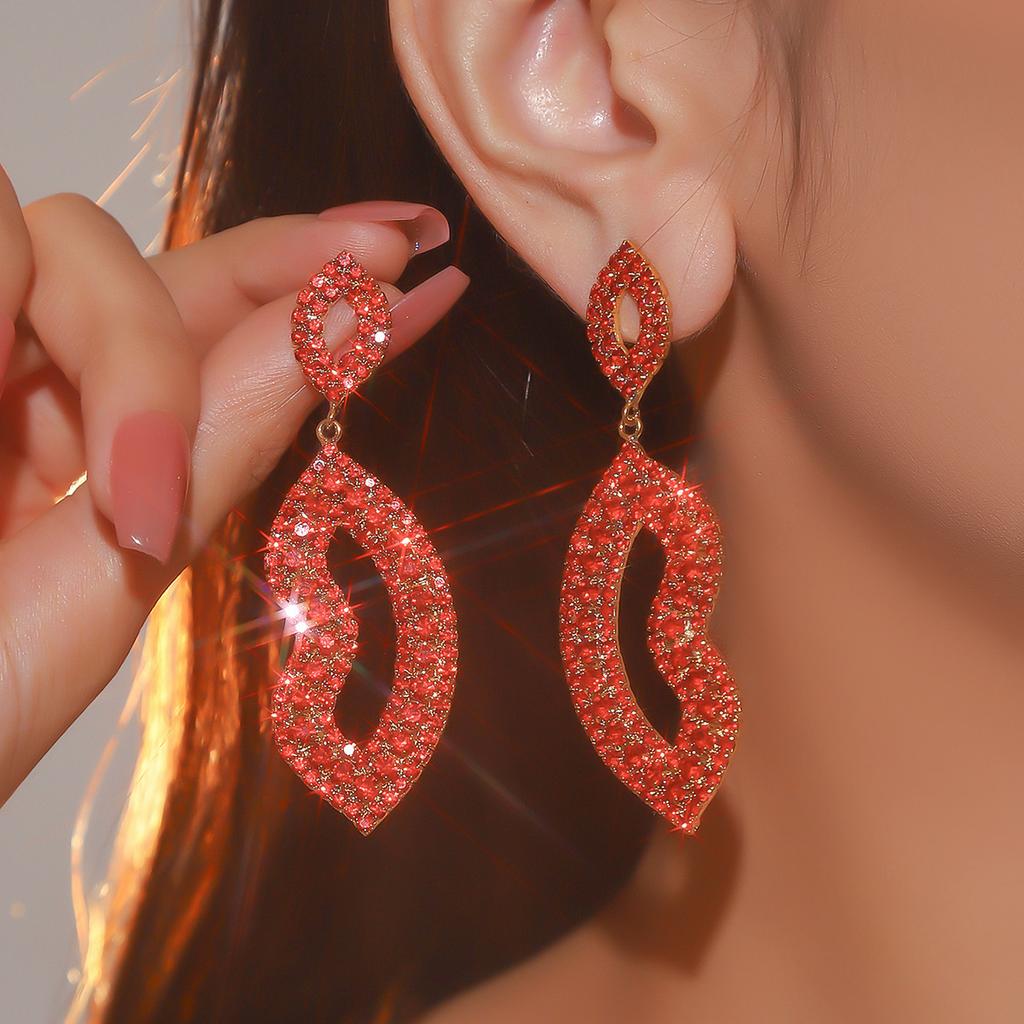 Fashion Luxury Shiny Rhinestone Long Earrings Geometric Hollow Lip Print Shape Pendant Female Earrings 1 Pair