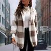 Женское зимнее пальто с контрастным клетчатым принтом из плотного двухстороннего бархата с капюшоном и открытой строчкой